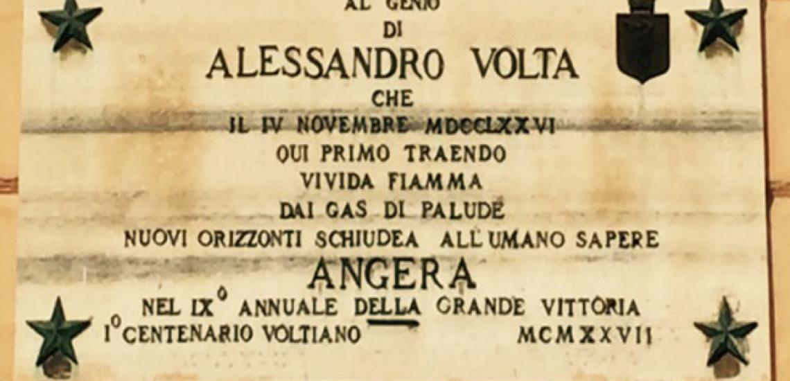 Lapide in memoria di Alessandro Volta Palazzo Comunale Piazza Garibaldi, 19